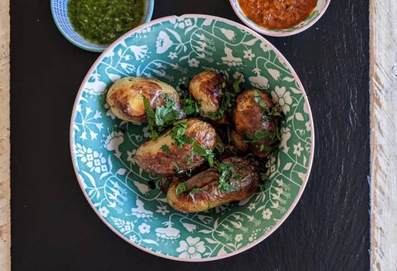 Papas asadas con mojo – pečené zemiaky s pikantným dipom