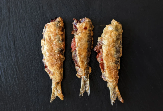 Sardinas rebozadas con jamón y pimiento – sardinky plnené jamónom a paprikou